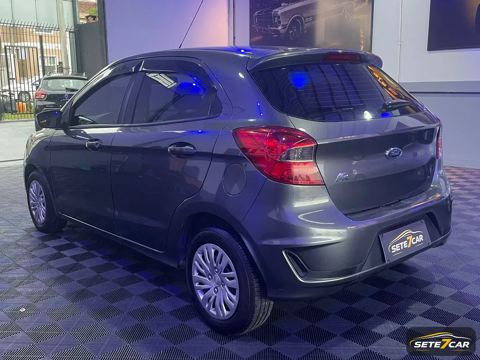 Ford KA SE 2020 cinza — foto