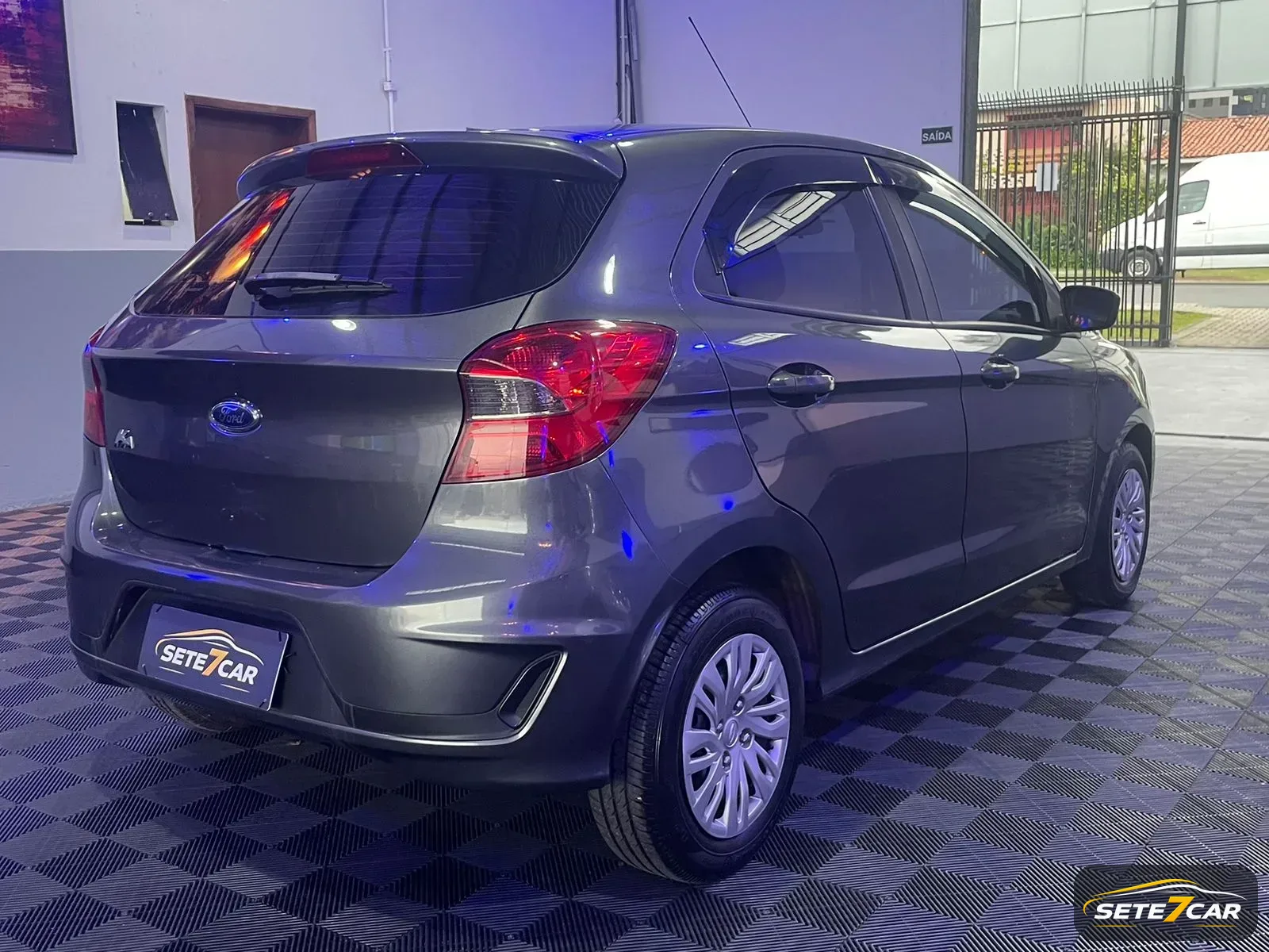 Ford KA SE 2020 cinza — foto