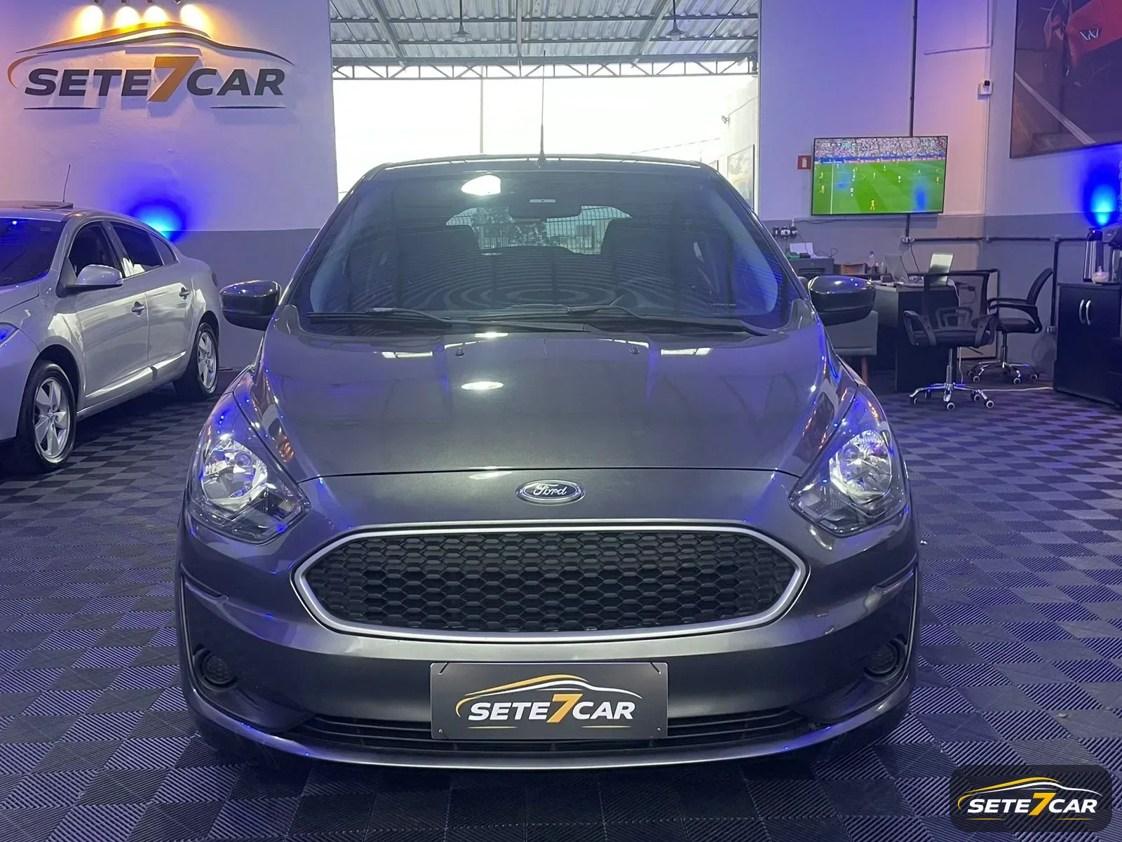Ford KA SE 2020 cinza — foto