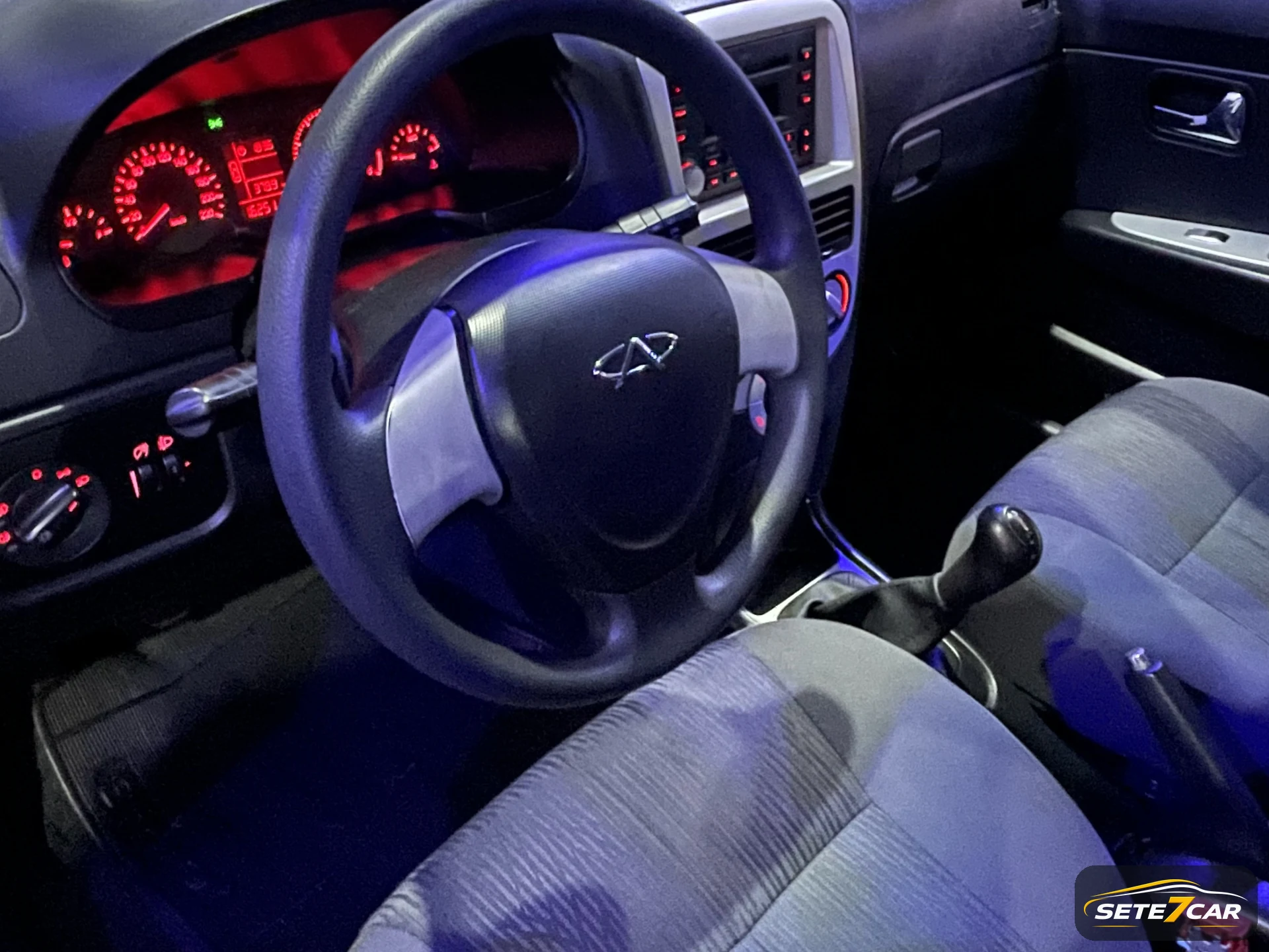 Chery CELER 16V 2013 preto — foto