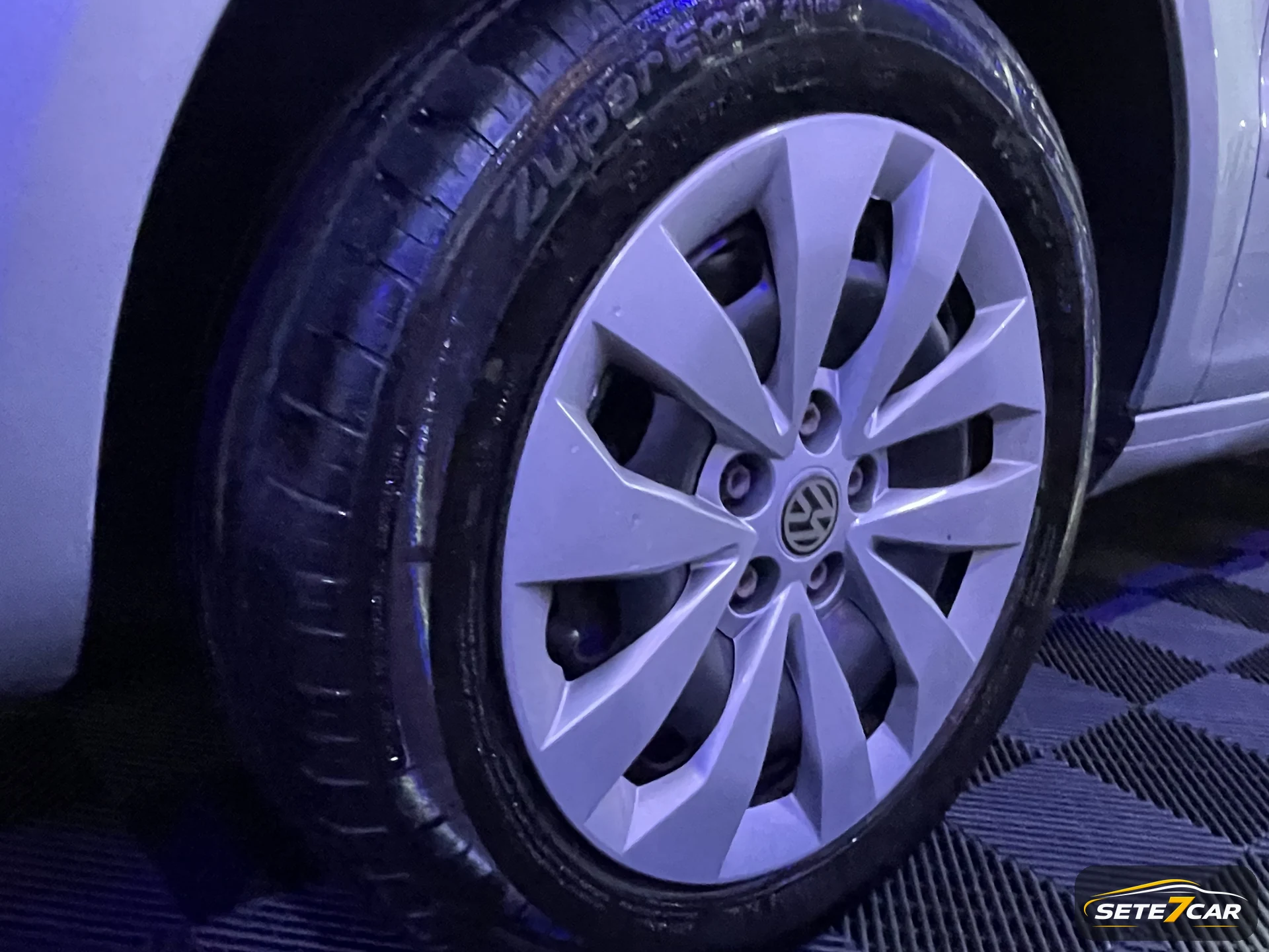 Volkswagen SPACEFOX 2014 — foto