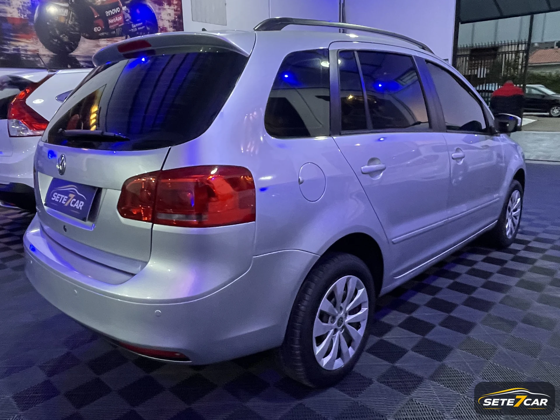 Volkswagen SPACEFOX 2014 — foto