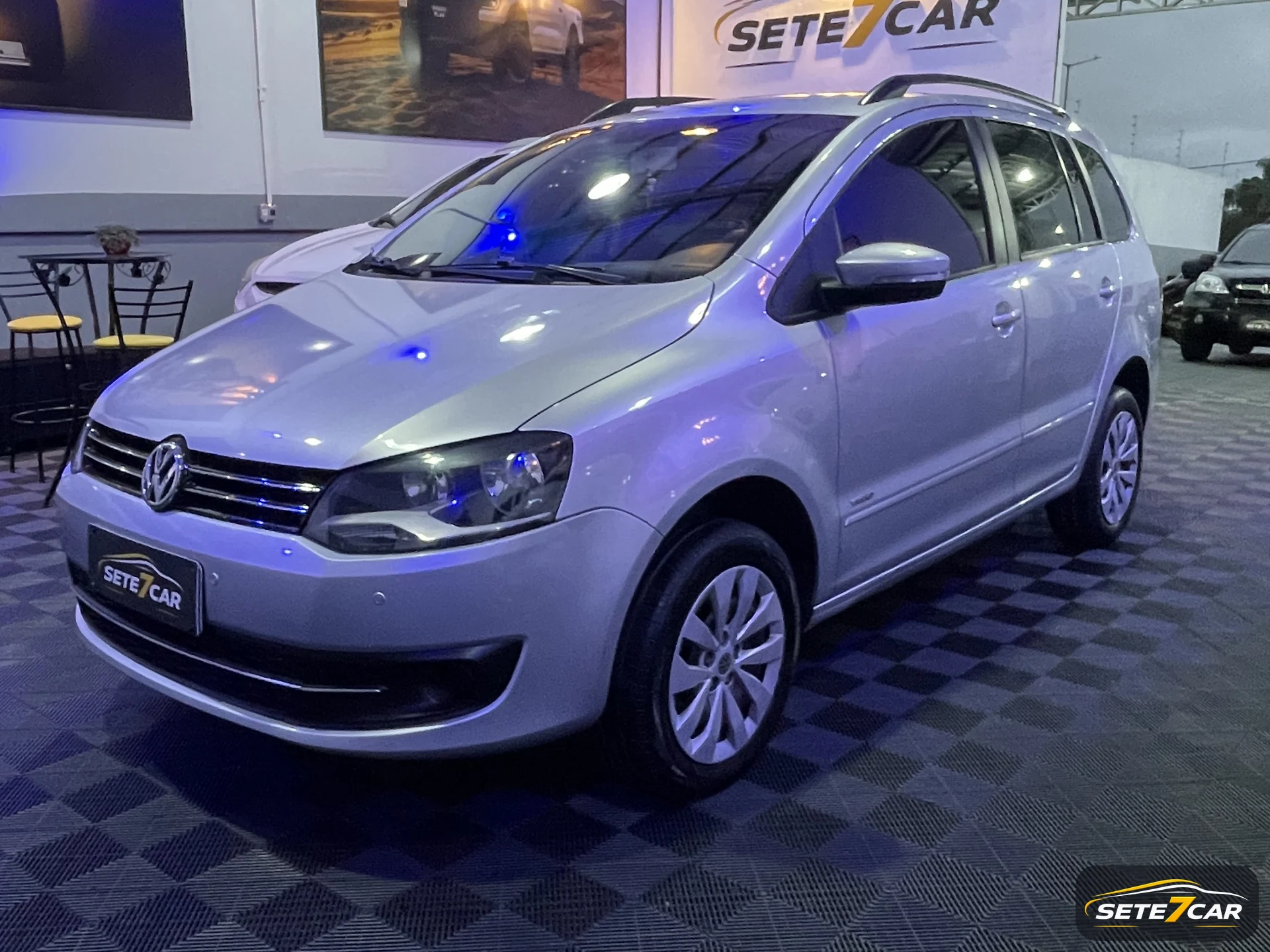 Volkswagen SPACEFOX 2014 — foto