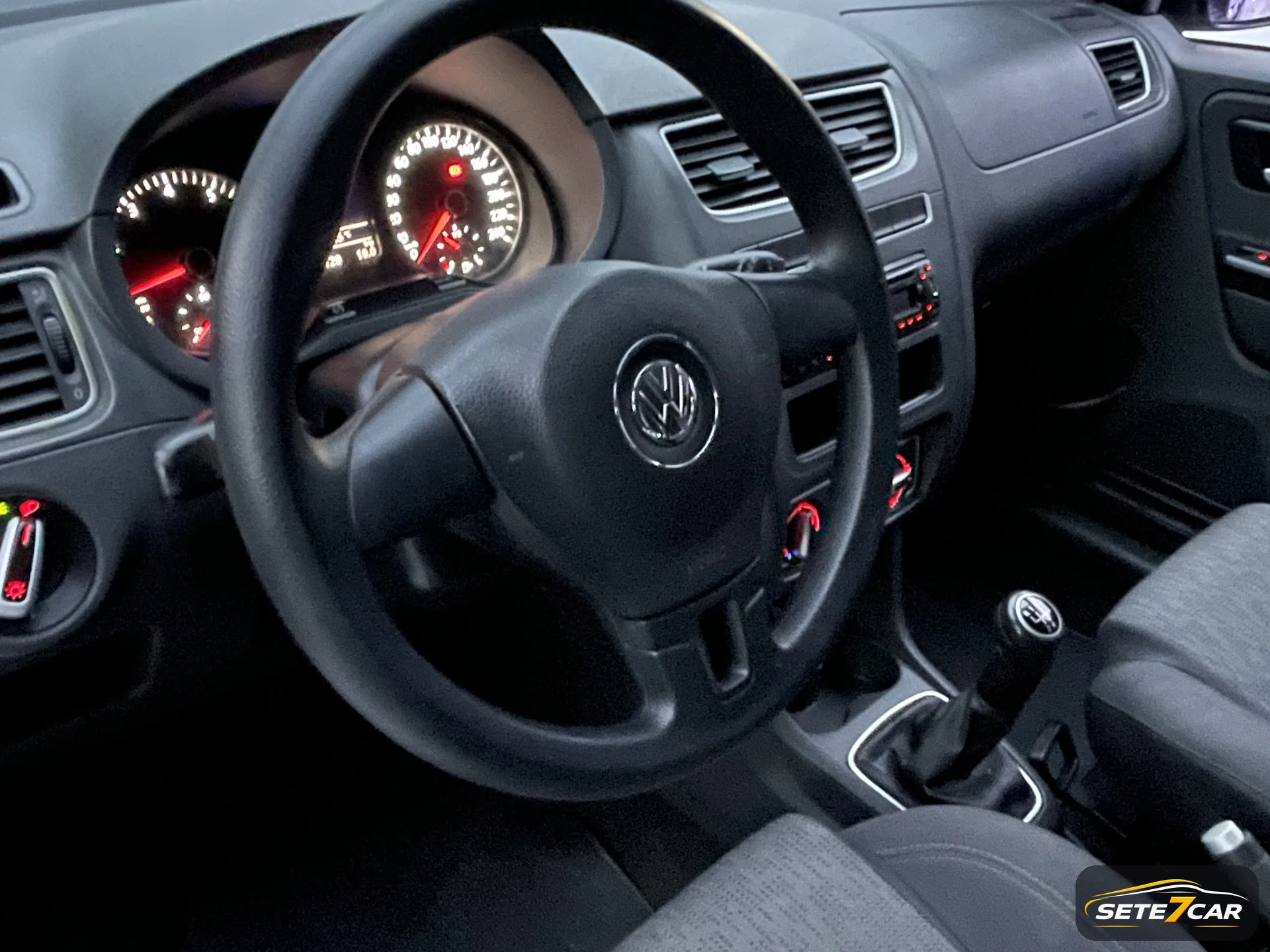 Volkswagen SPACEFOX 2014 — foto