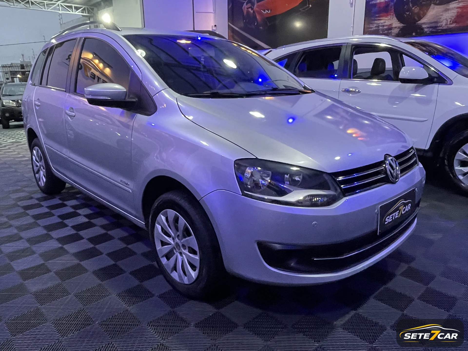 Volkswagen SPACEFOX 2014 — foto