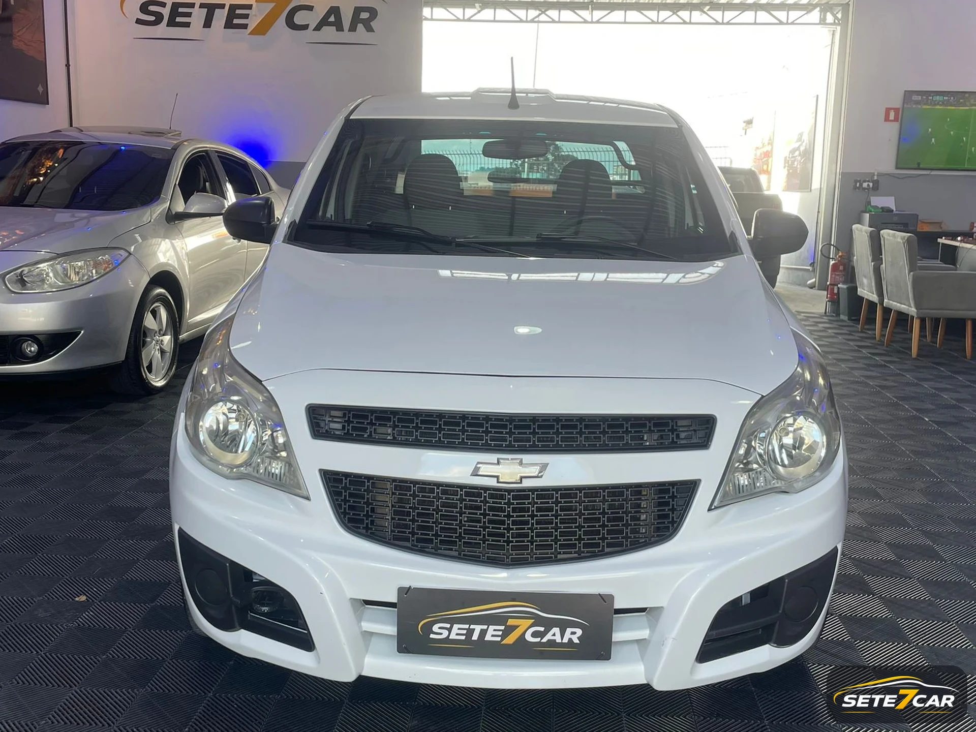 Chevrolet MONTANA LS 2012 prata — foto