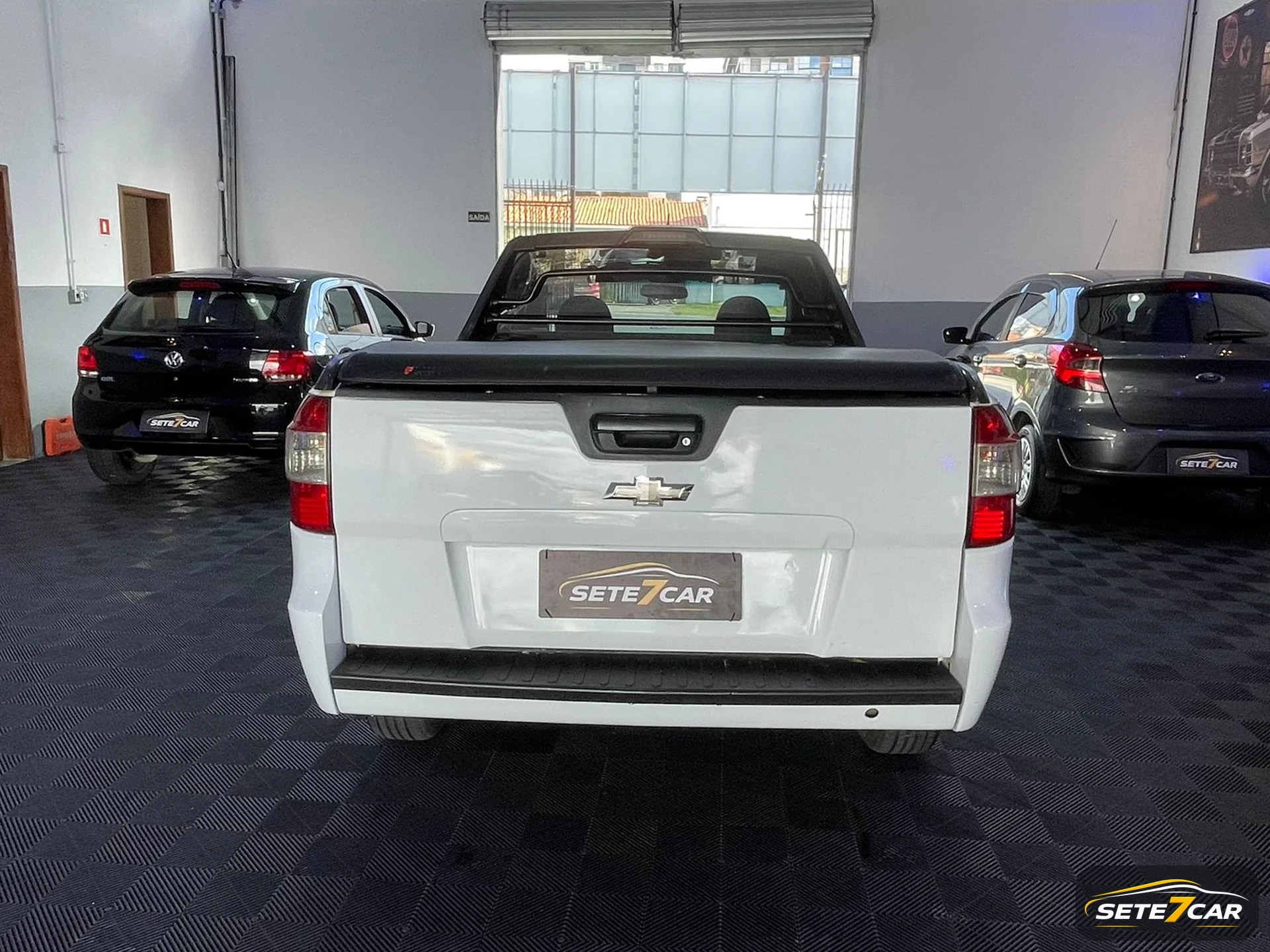 Chevrolet MONTANA LS 2012 prata — foto