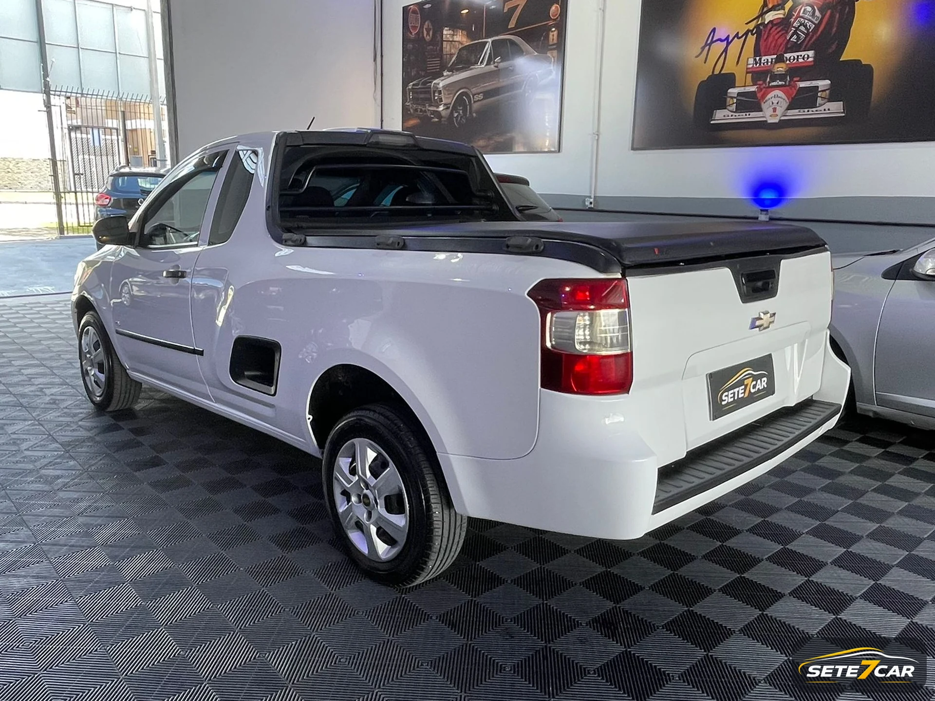 Chevrolet MONTANA LS 2012 prata — foto