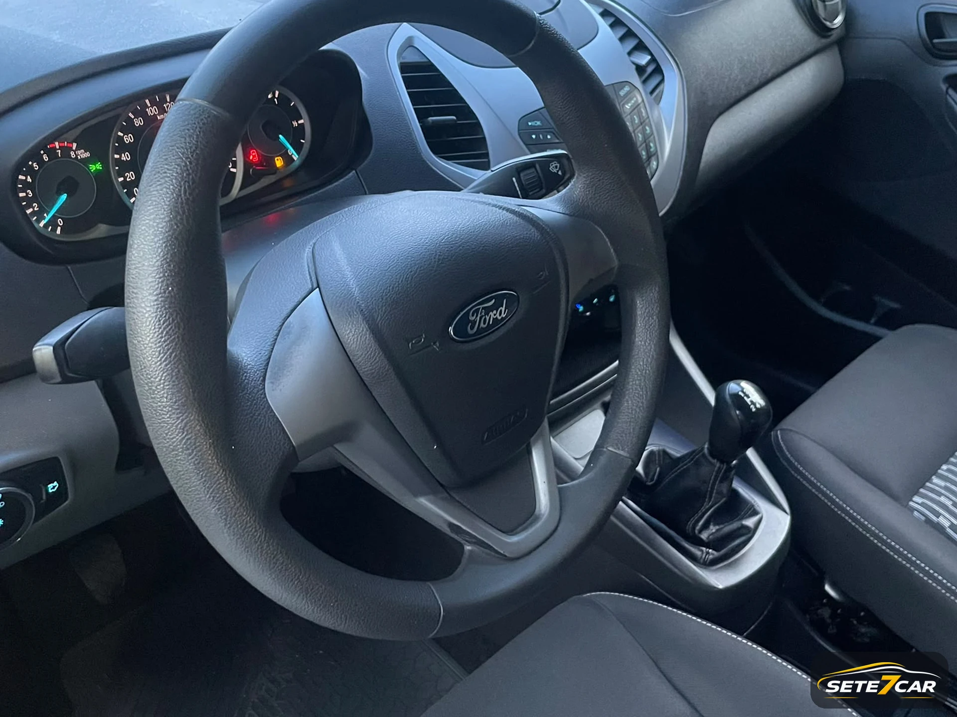 Ford KA 2018 branco — foto