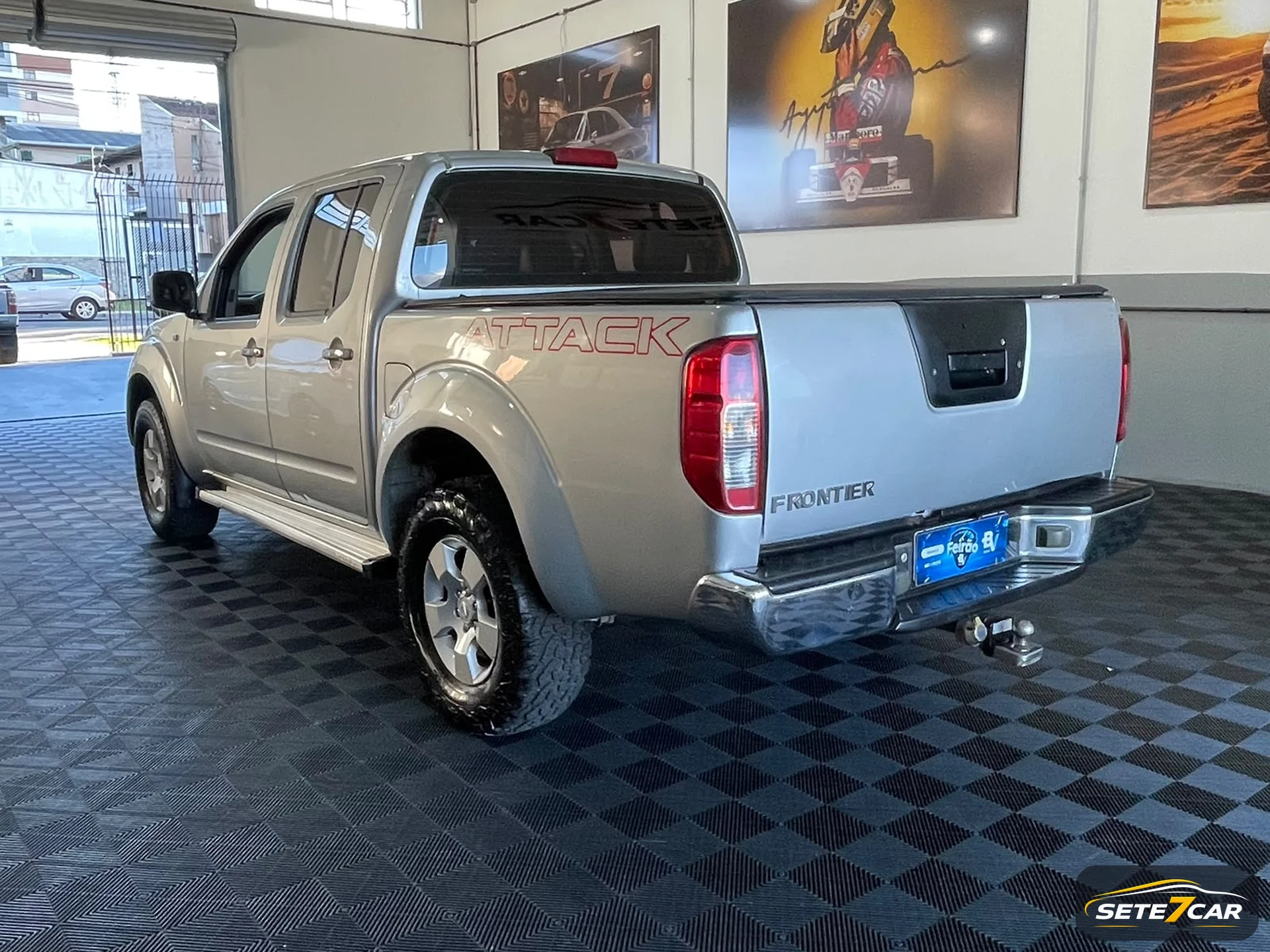 Nissan FRONTIER TURBO 2014 prata — foto