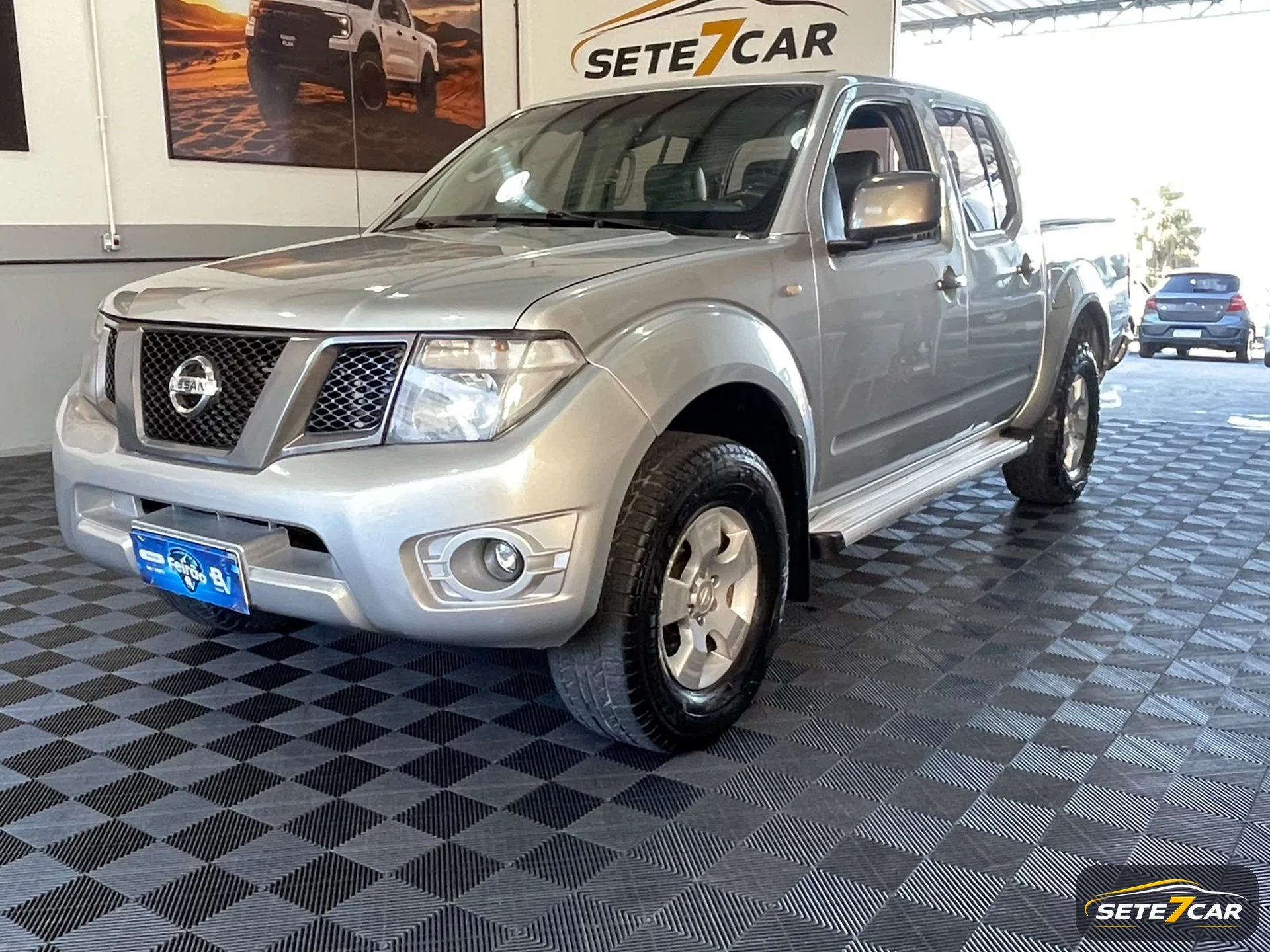 Nissan FRONTIER TURBO 2014 prata — foto