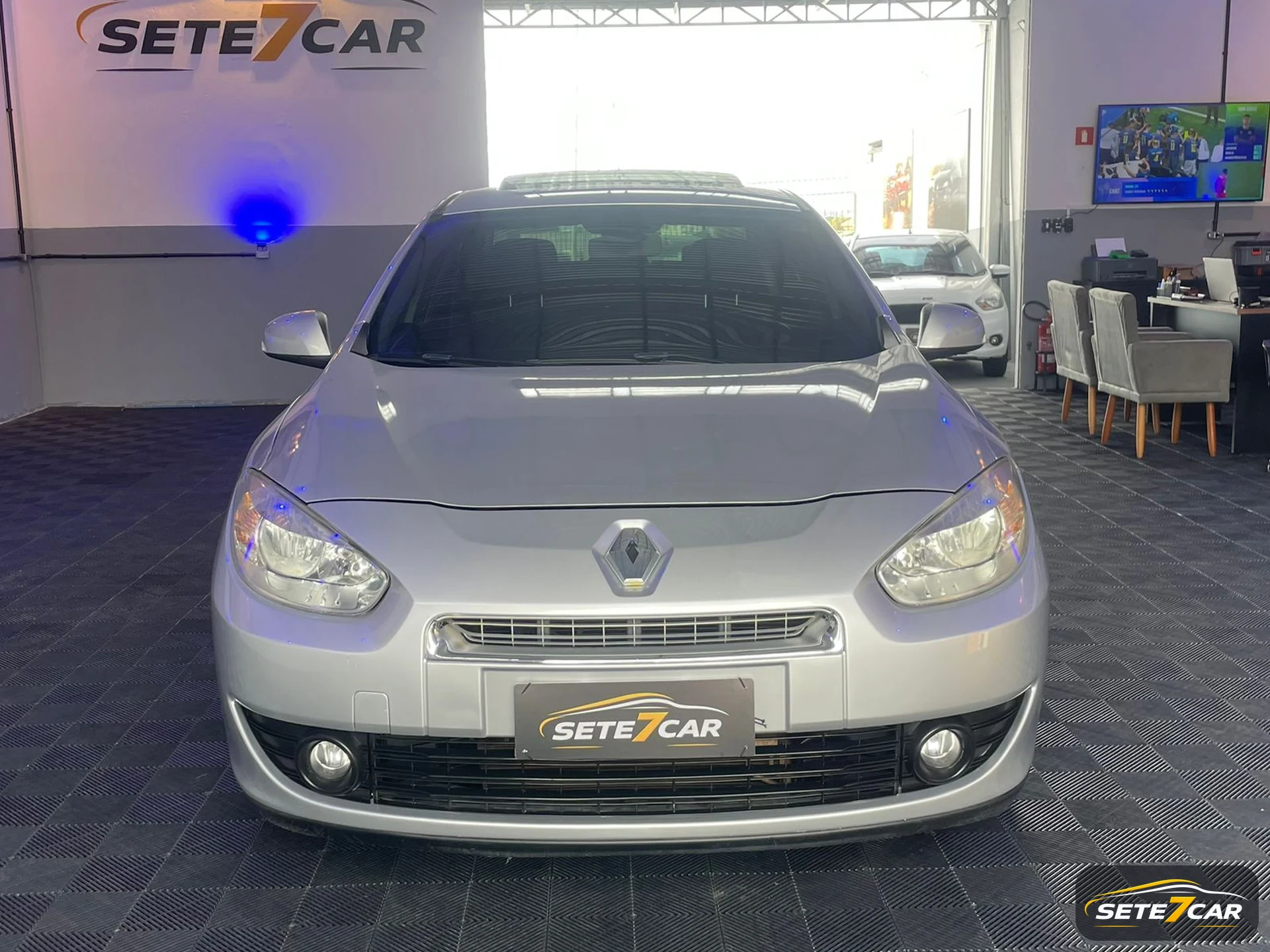 Renault FLUENCE DYNAMIQUE 2013 prata — foto