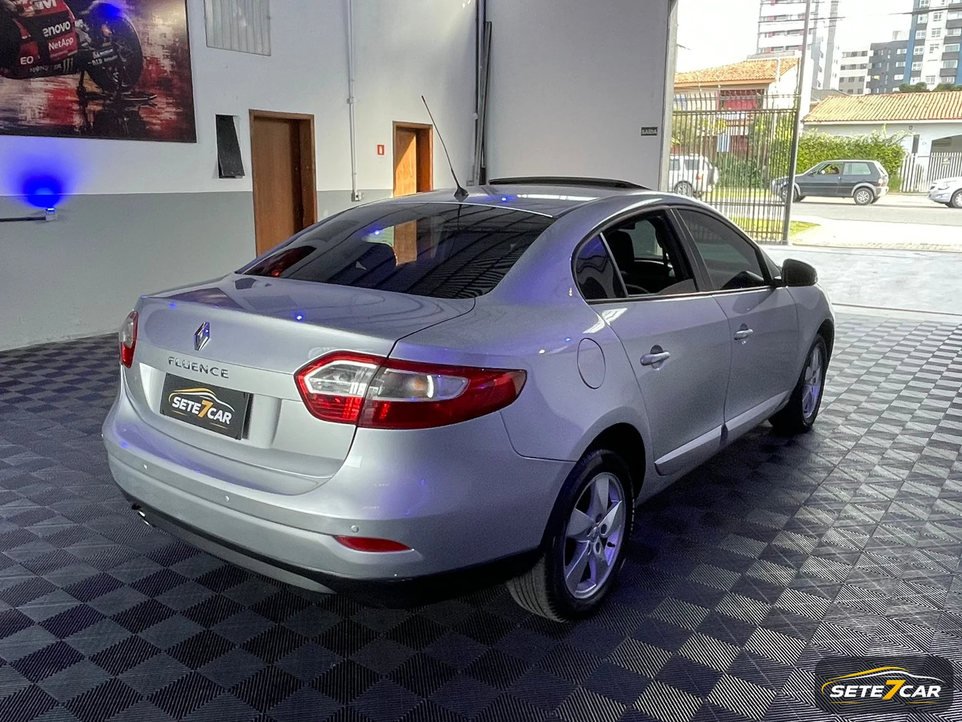 Renault FLUENCE DYNAMIQUE 2013 prata — foto