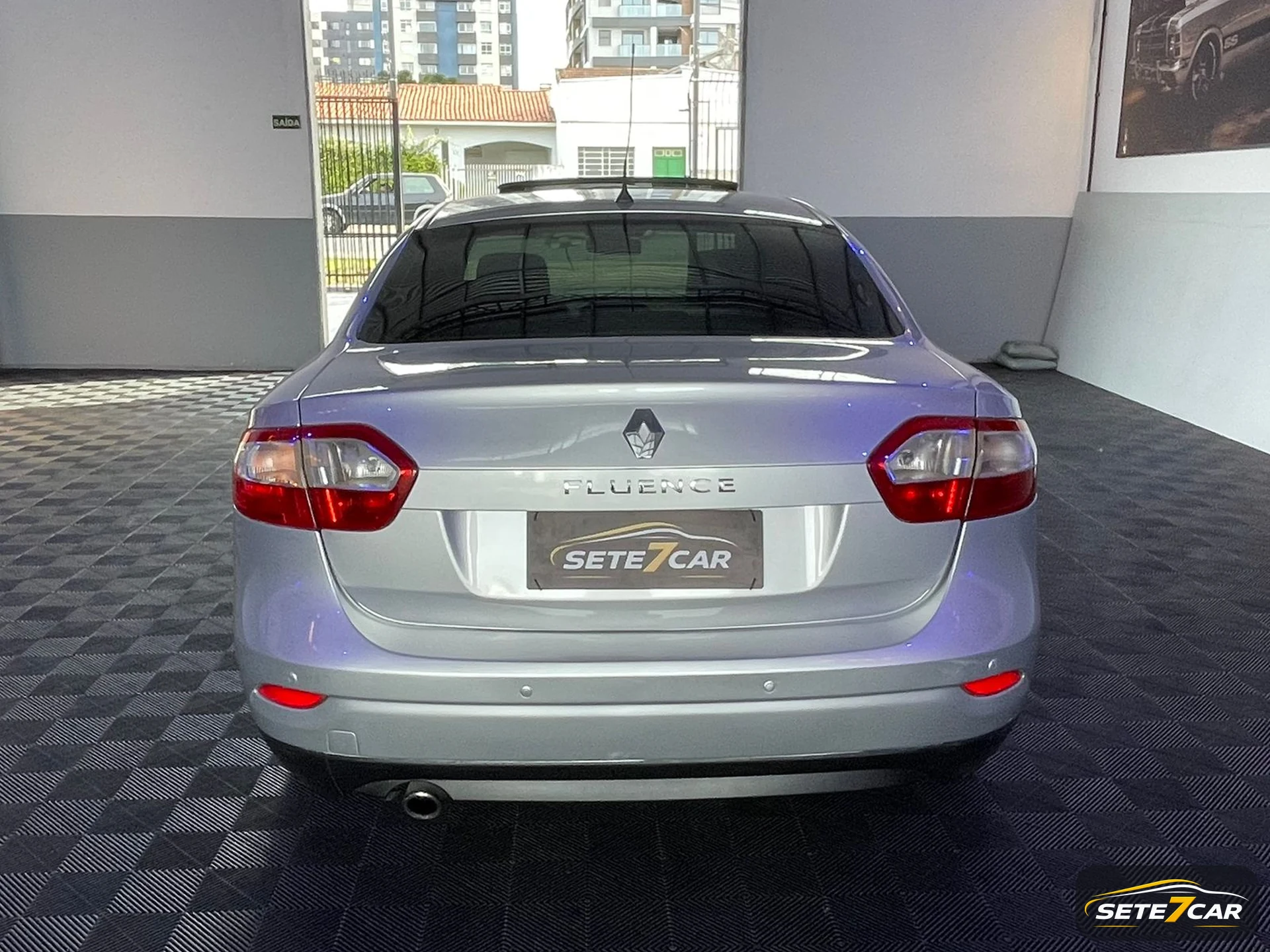 Renault FLUENCE DYNAMIQUE 2013 prata — foto