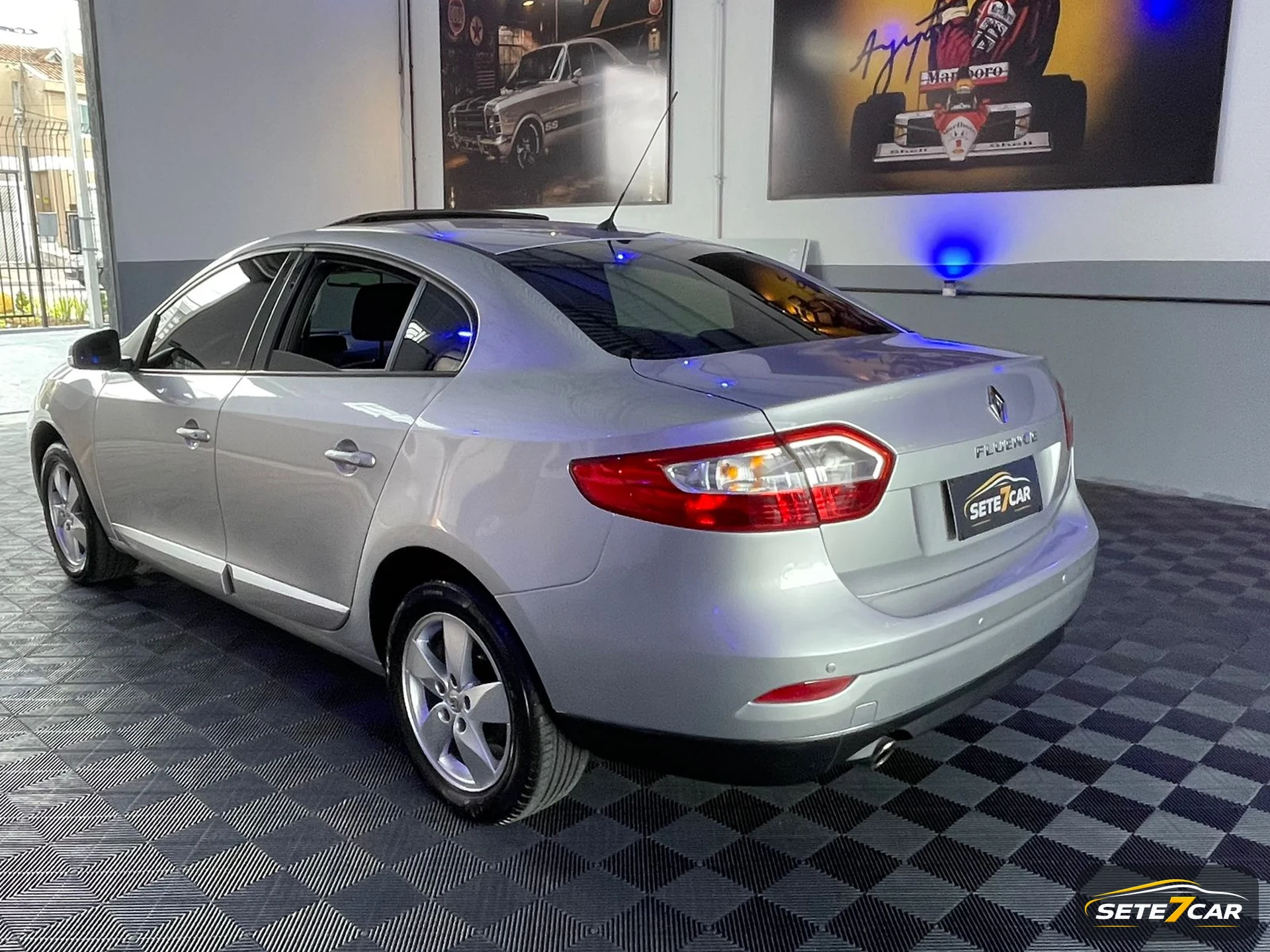 Renault FLUENCE DYNAMIQUE 2013 prata — foto