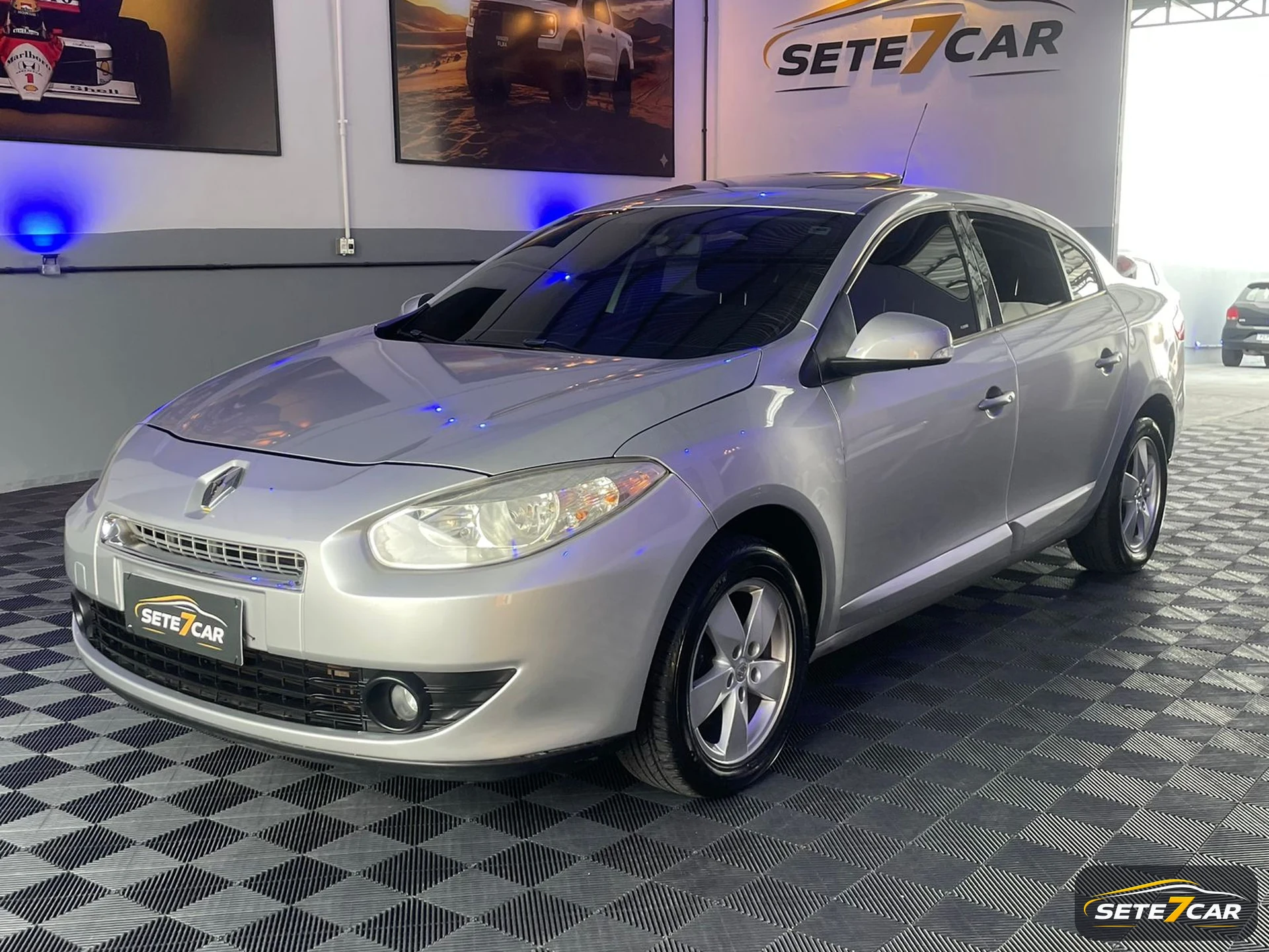 Renault FLUENCE DYNAMIQUE 2013 prata — foto