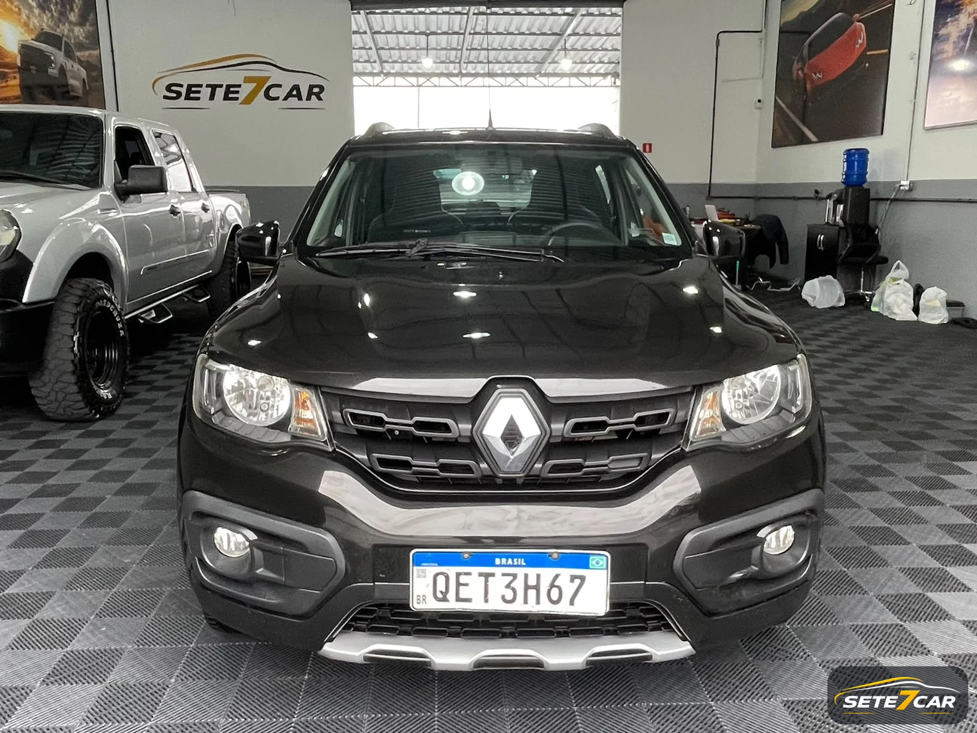 Renault KWID OUTSIDER 2020 preto — foto