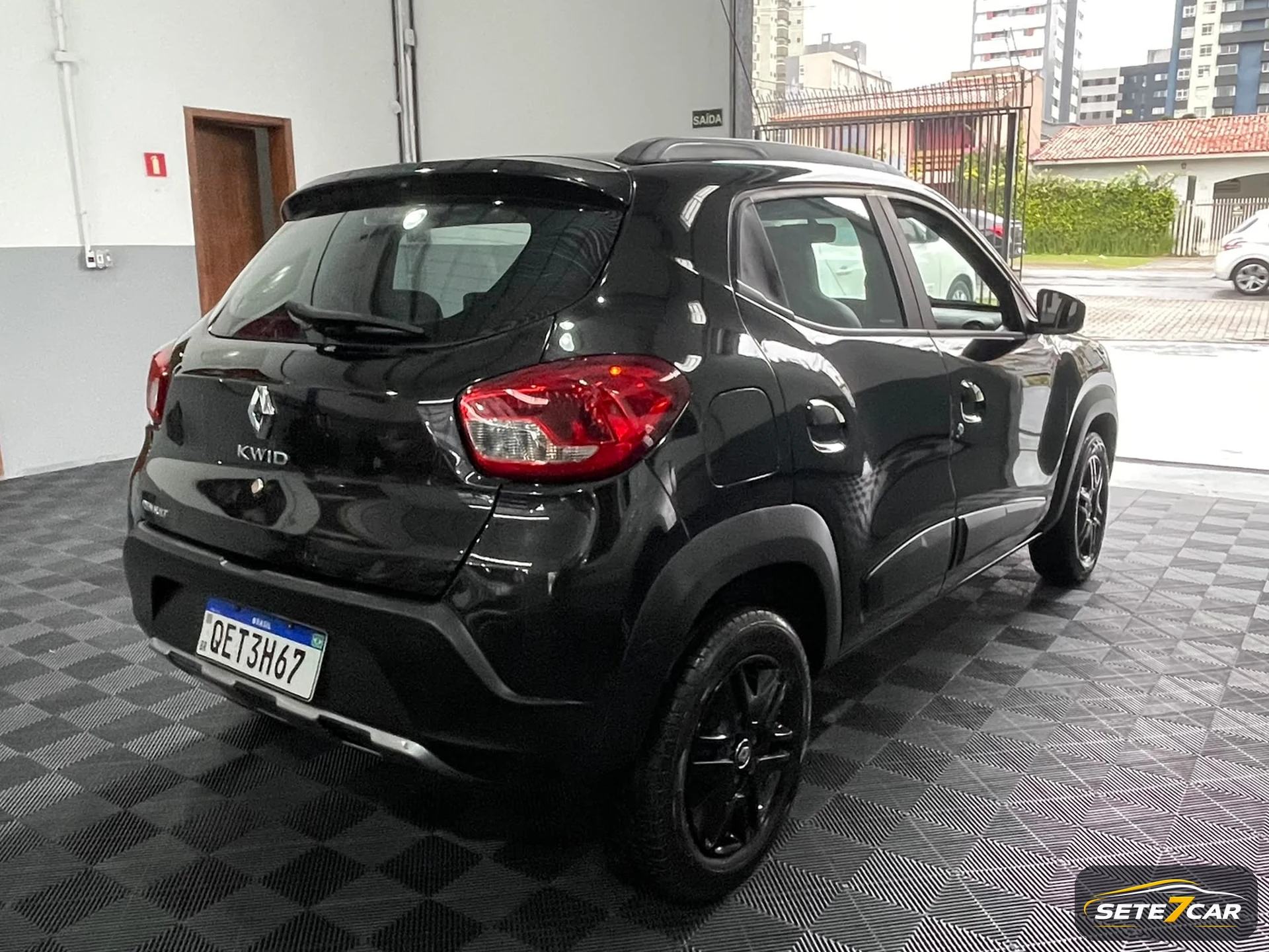 Renault KWID OUTSIDER 2020 preto — foto