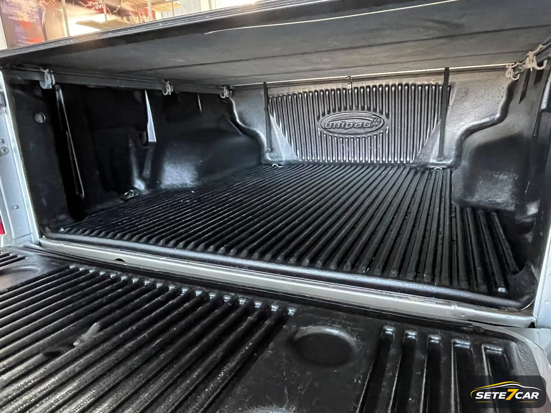 Volkswagen Amarok TDI 4X4 2013 prata — foto