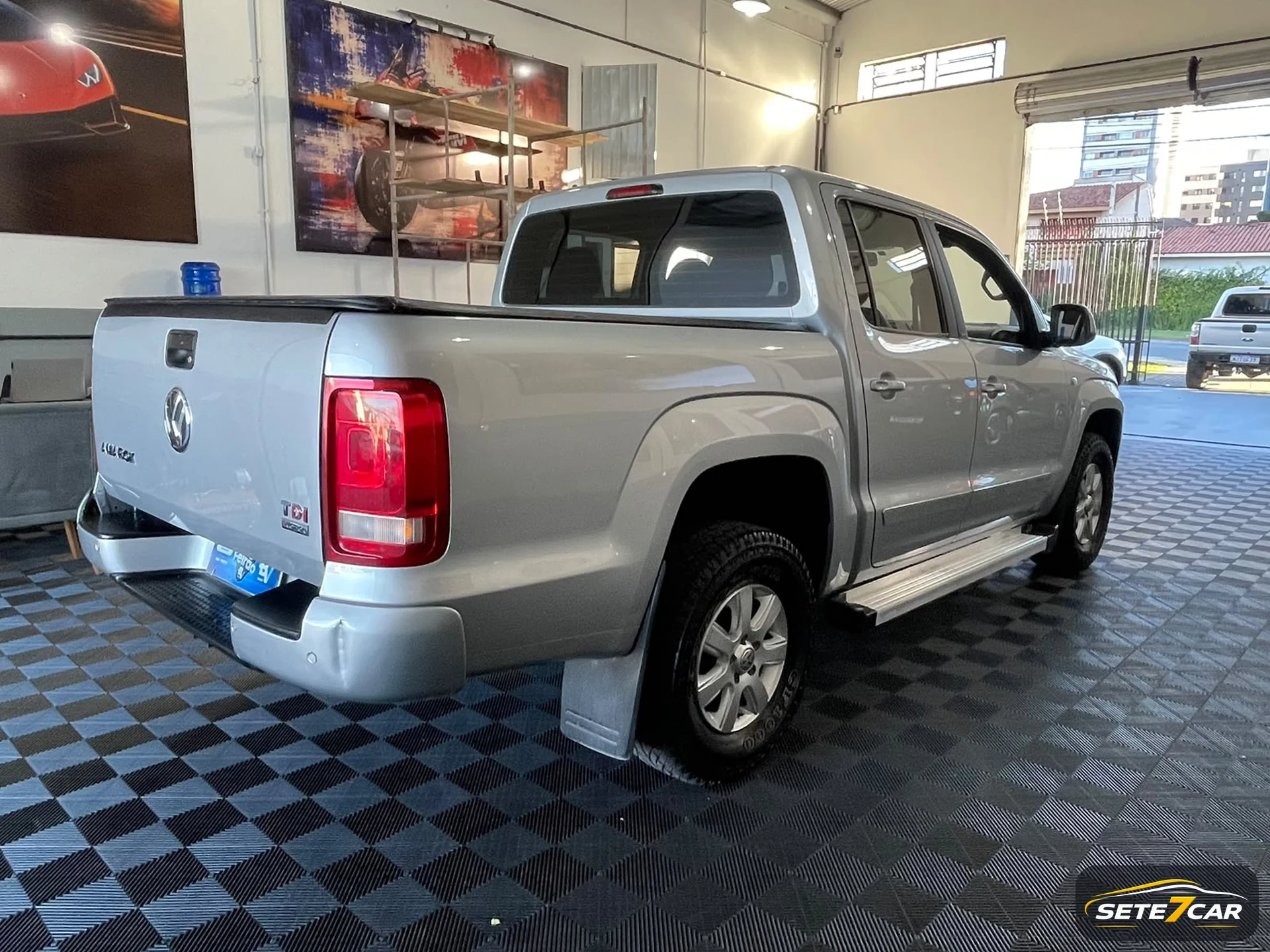 Volkswagen Amarok TDI 4X4 2013 prata — foto