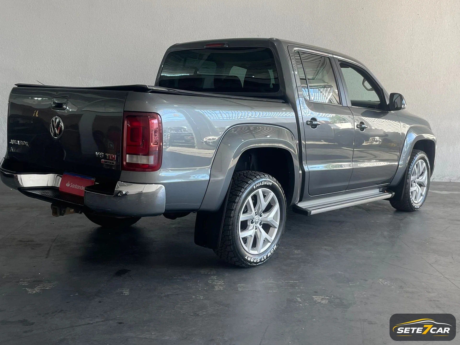 Volkswagen Amarok V6 HIGHLINE 2018 cinza — foto
