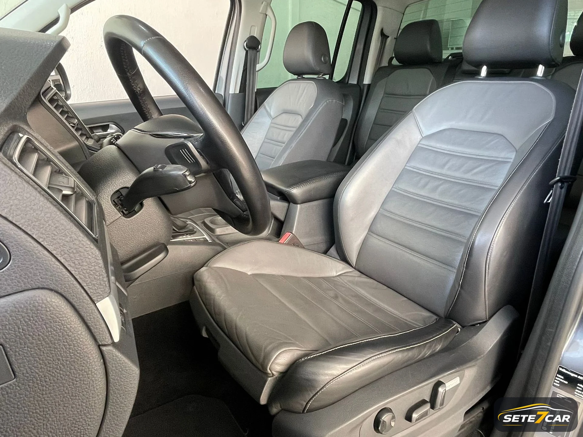 Volkswagen Amarok V6 HIGHLINE 2018 cinza — foto