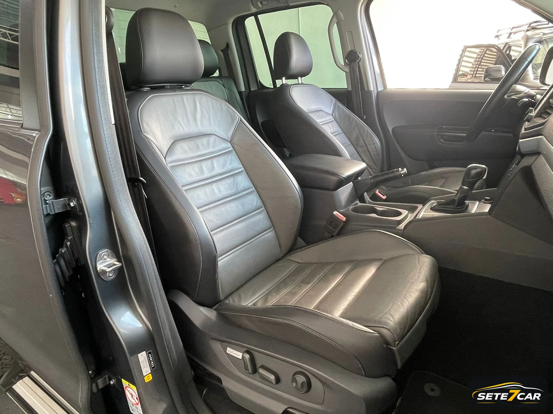 Volkswagen Amarok V6 HIGHLINE 2018 cinza — foto