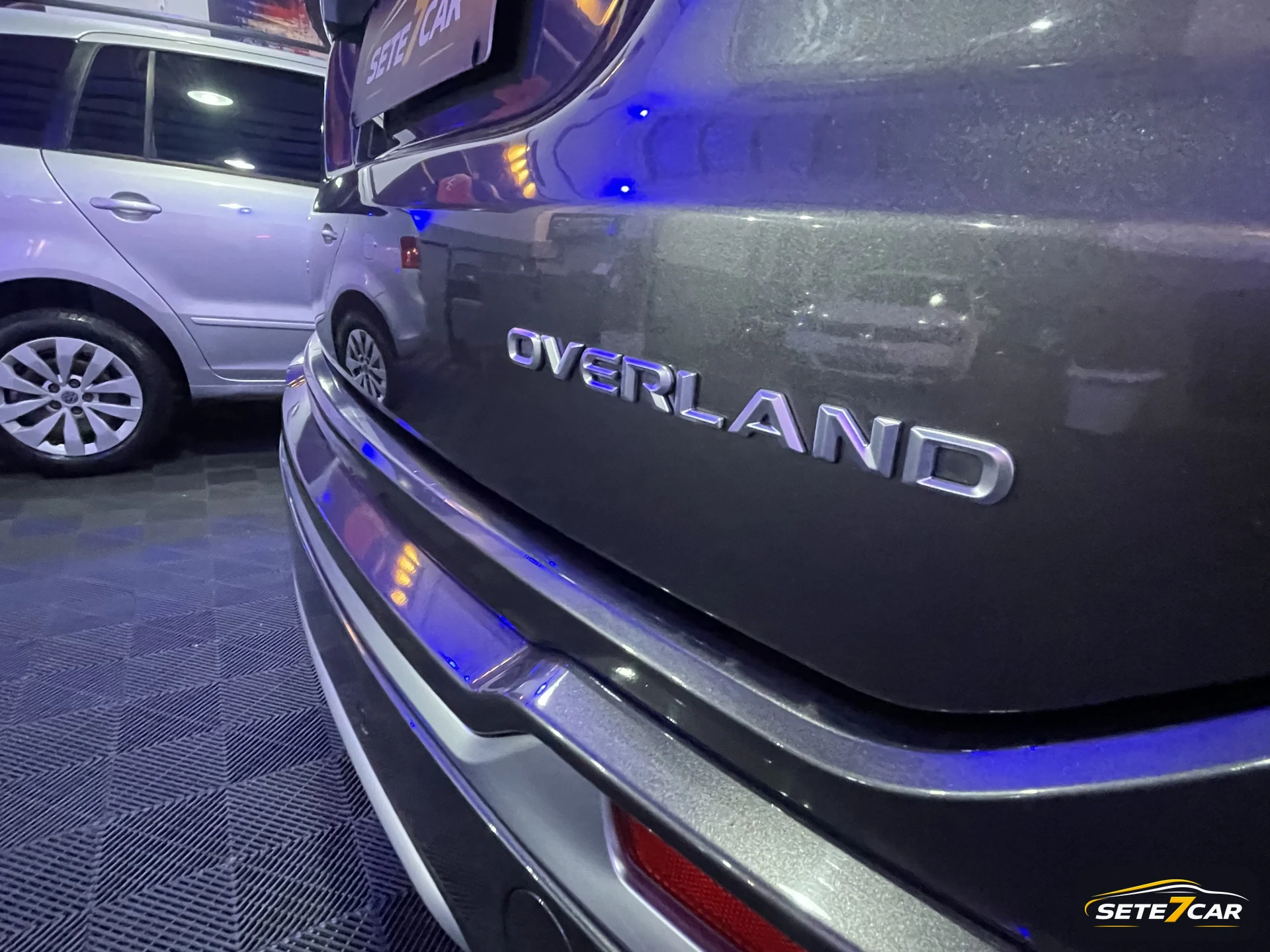 Jeep Commander Overland TD380 2022 cinza — foto