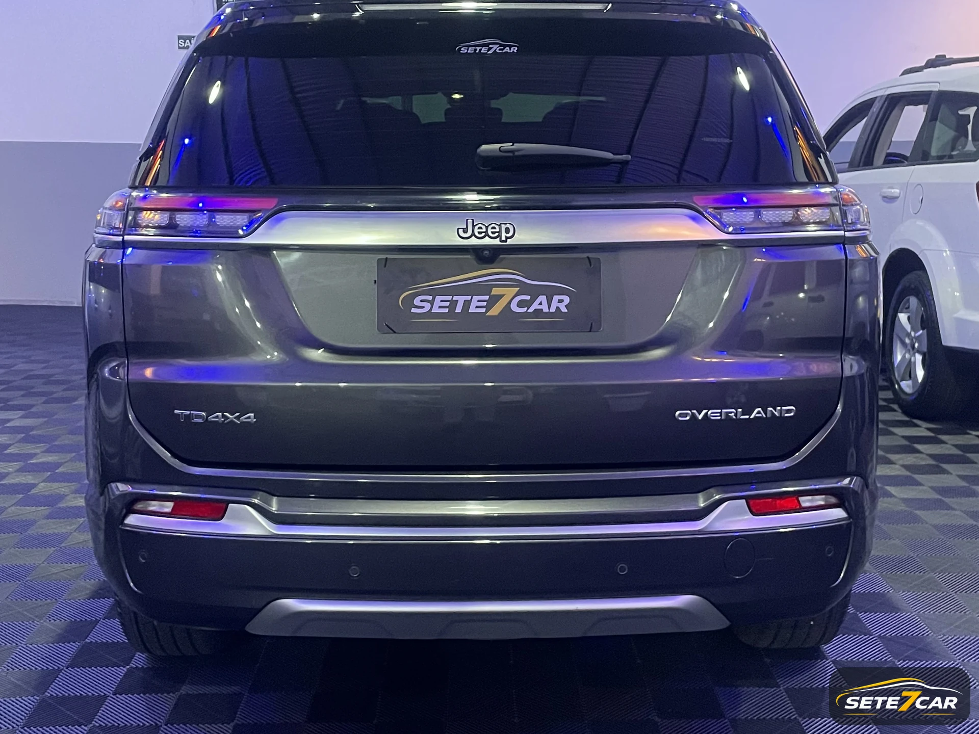 Jeep Commander Overland TD380 2022 cinza — foto
