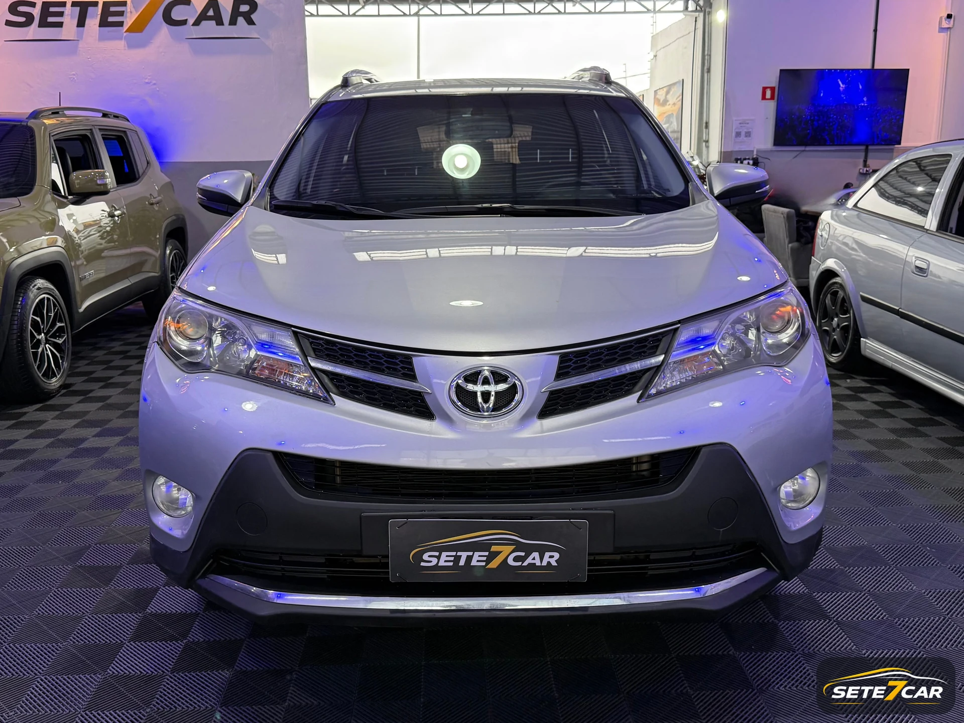 Toyota RAV4 2.0 4x2 Automática 2015 prata — foto