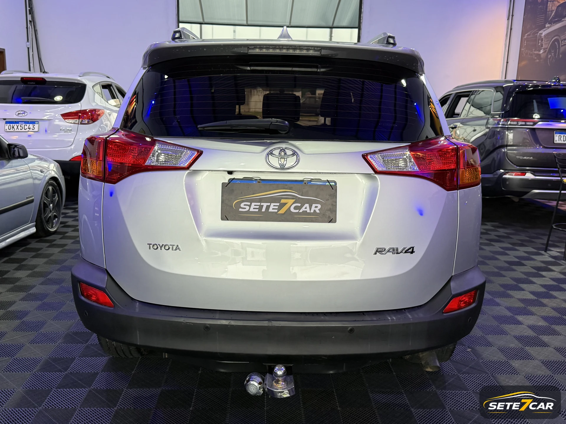 Toyota RAV4 2.0 4x2 Automática 2015 prata — foto