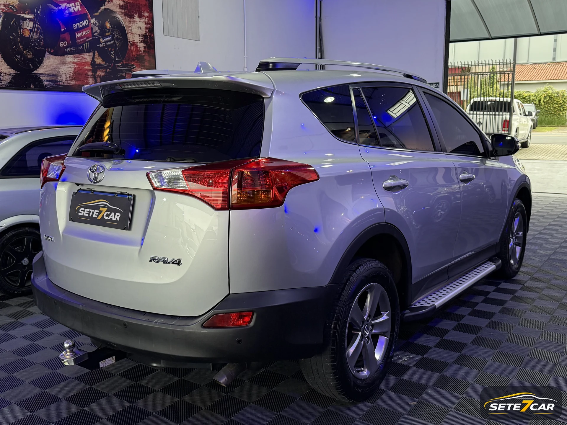 Toyota RAV4 2.0 4x2 Automática 2015 prata — foto