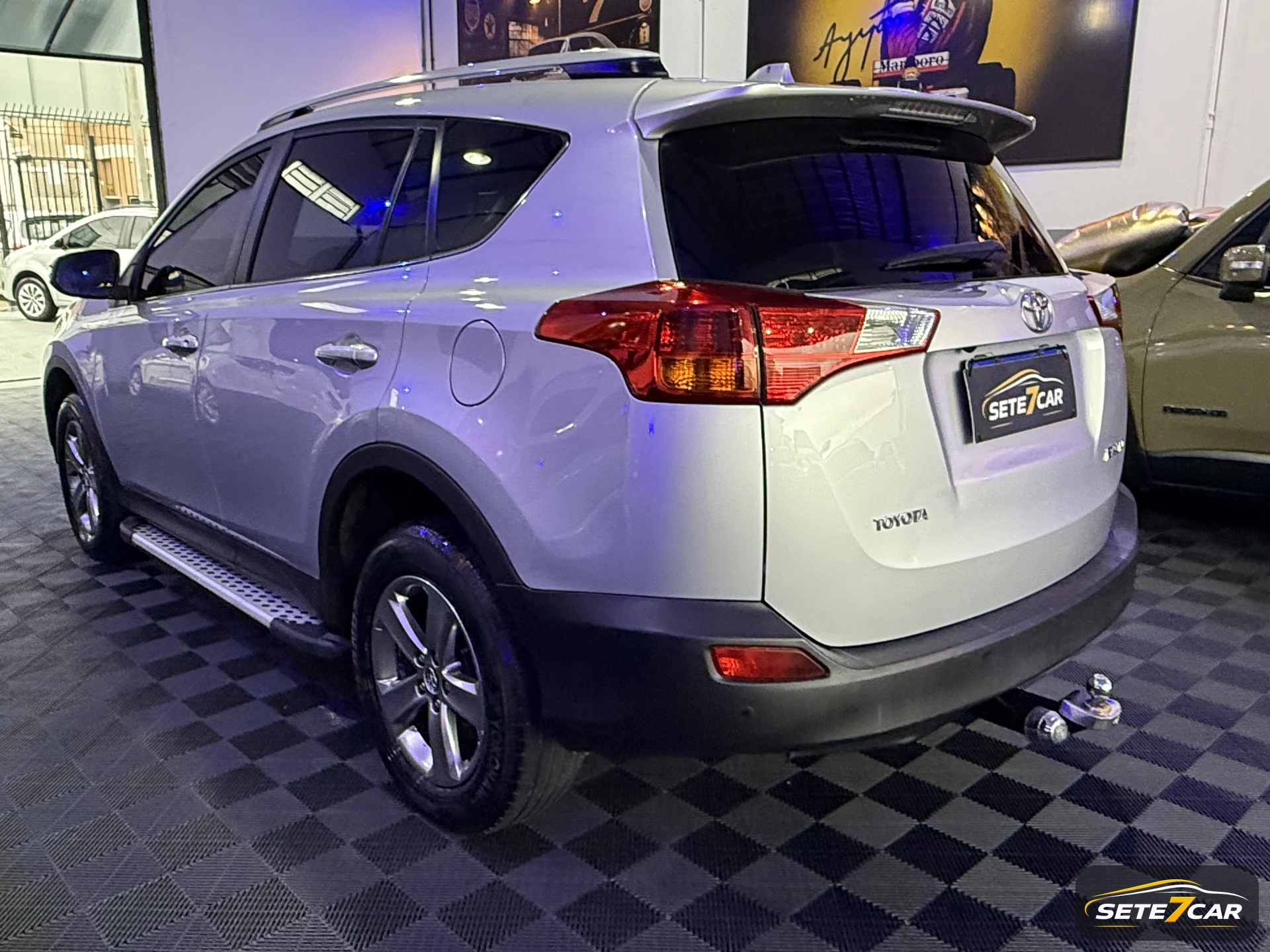 Toyota RAV4 2.0 4x2 Automática 2015 prata — foto