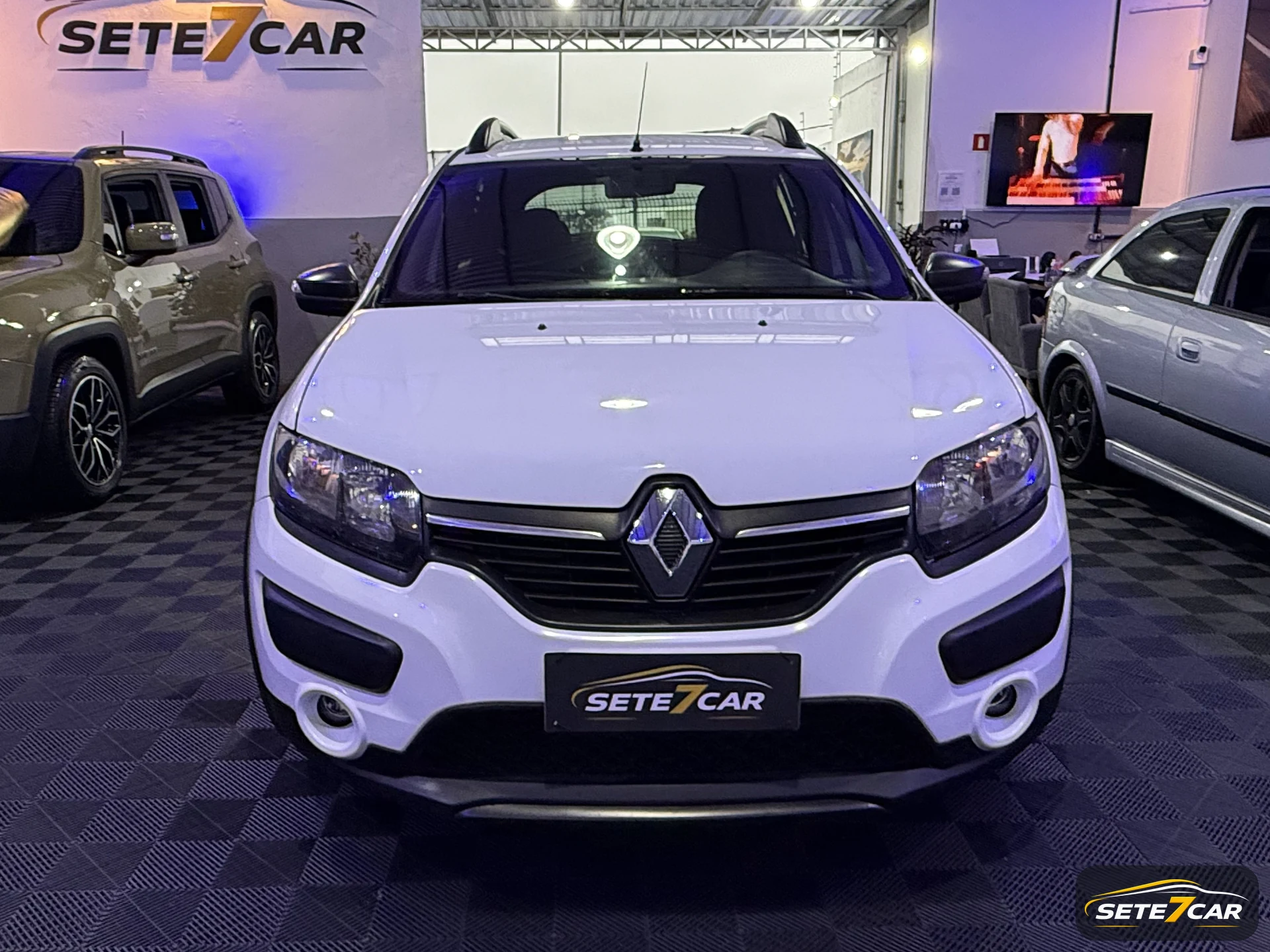 Renault Sandero Stepway Rip Curl 2016 branco — foto