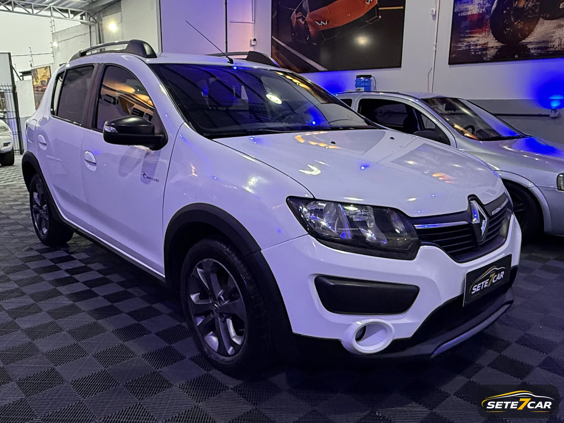 Renault Sandero Stepway Rip Curl 2016 branco — foto
