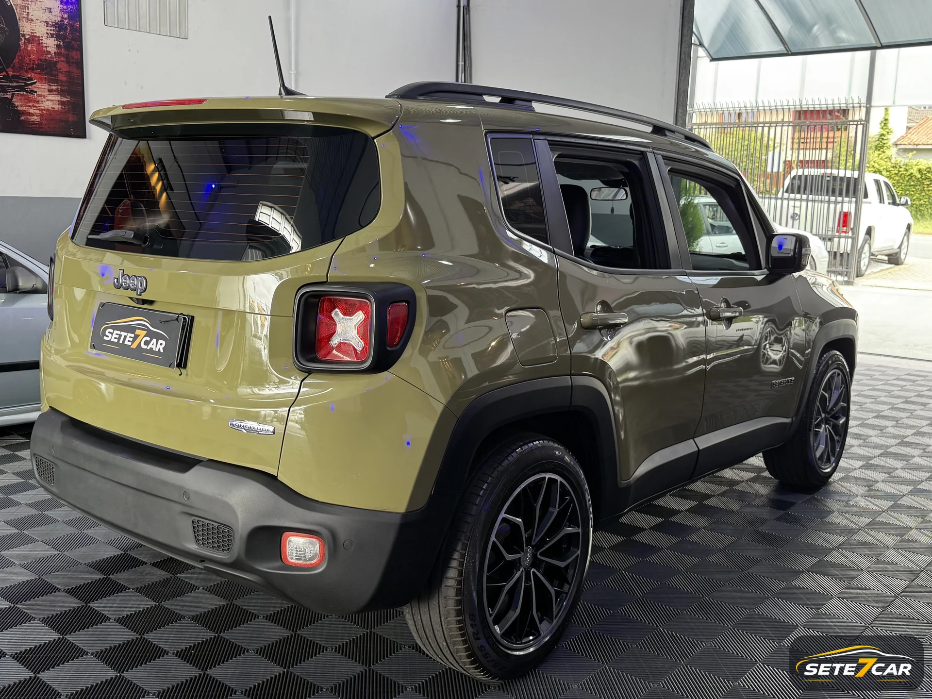 Jeep Renegade Longitude 2016 verde — foto