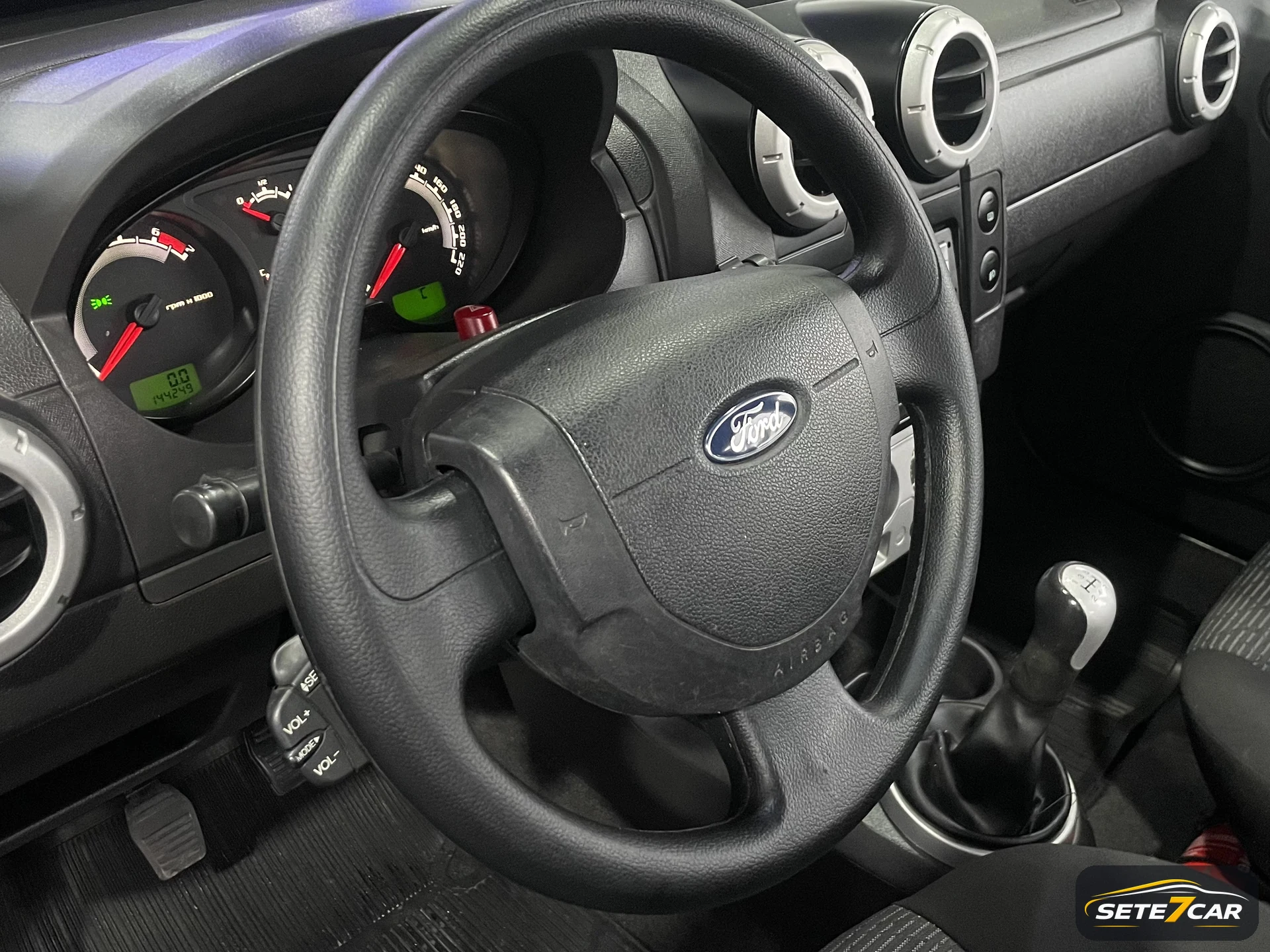 Ford EcoSport Freestyle XLT 2014 branco — foto
