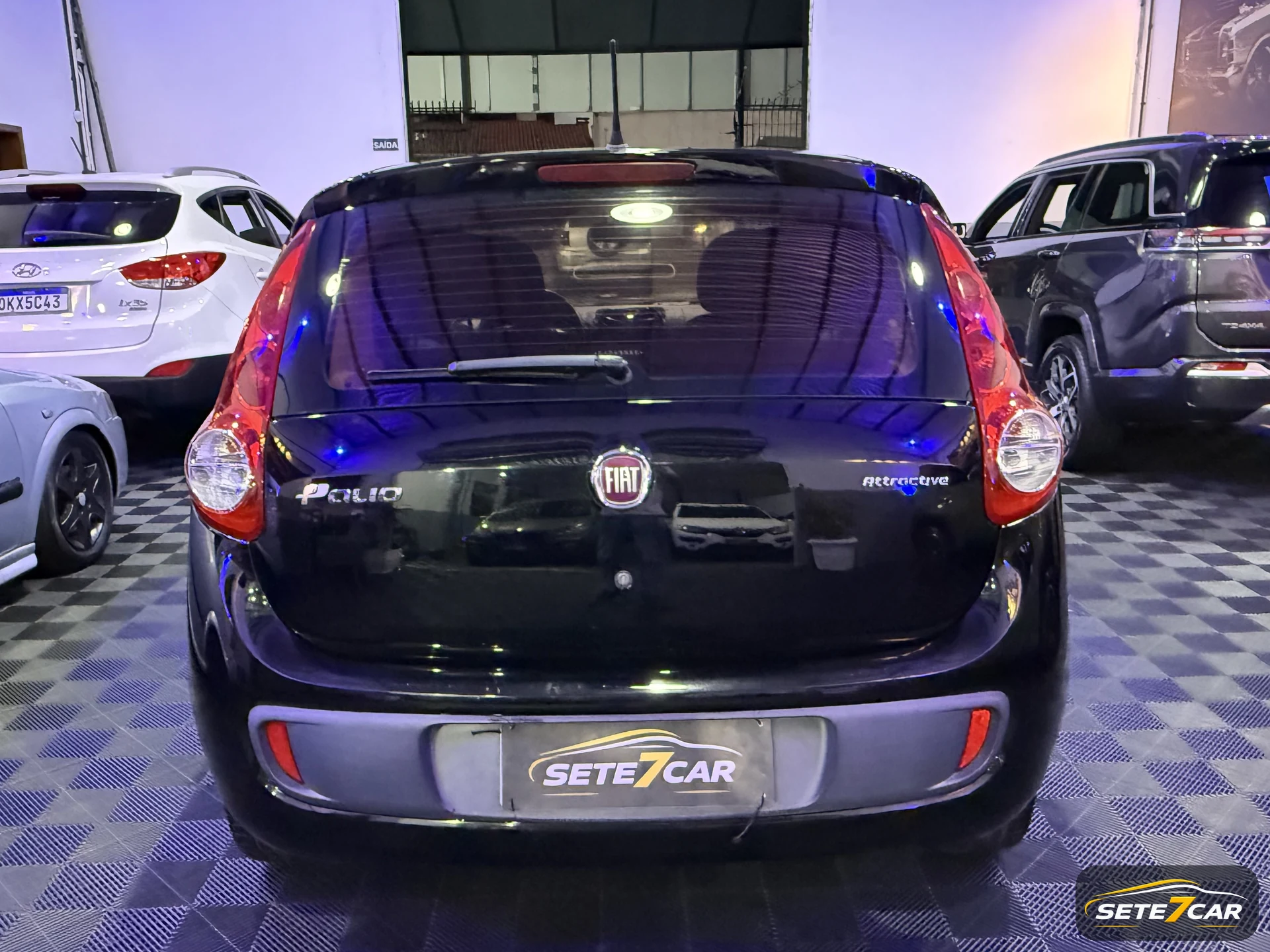Fiat Palio Attractive 2014 preto — foto