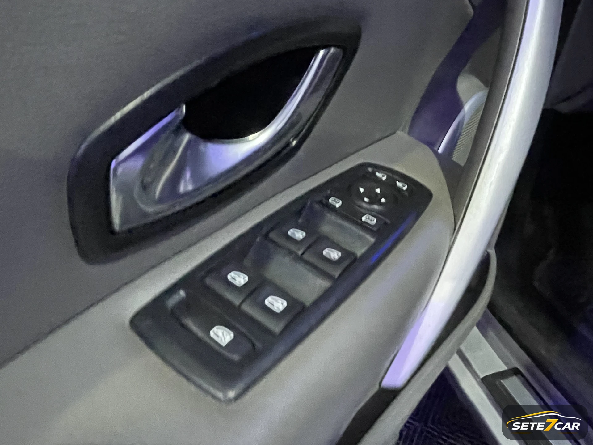 Renault FLUENCE Privilège 2011 prata — foto