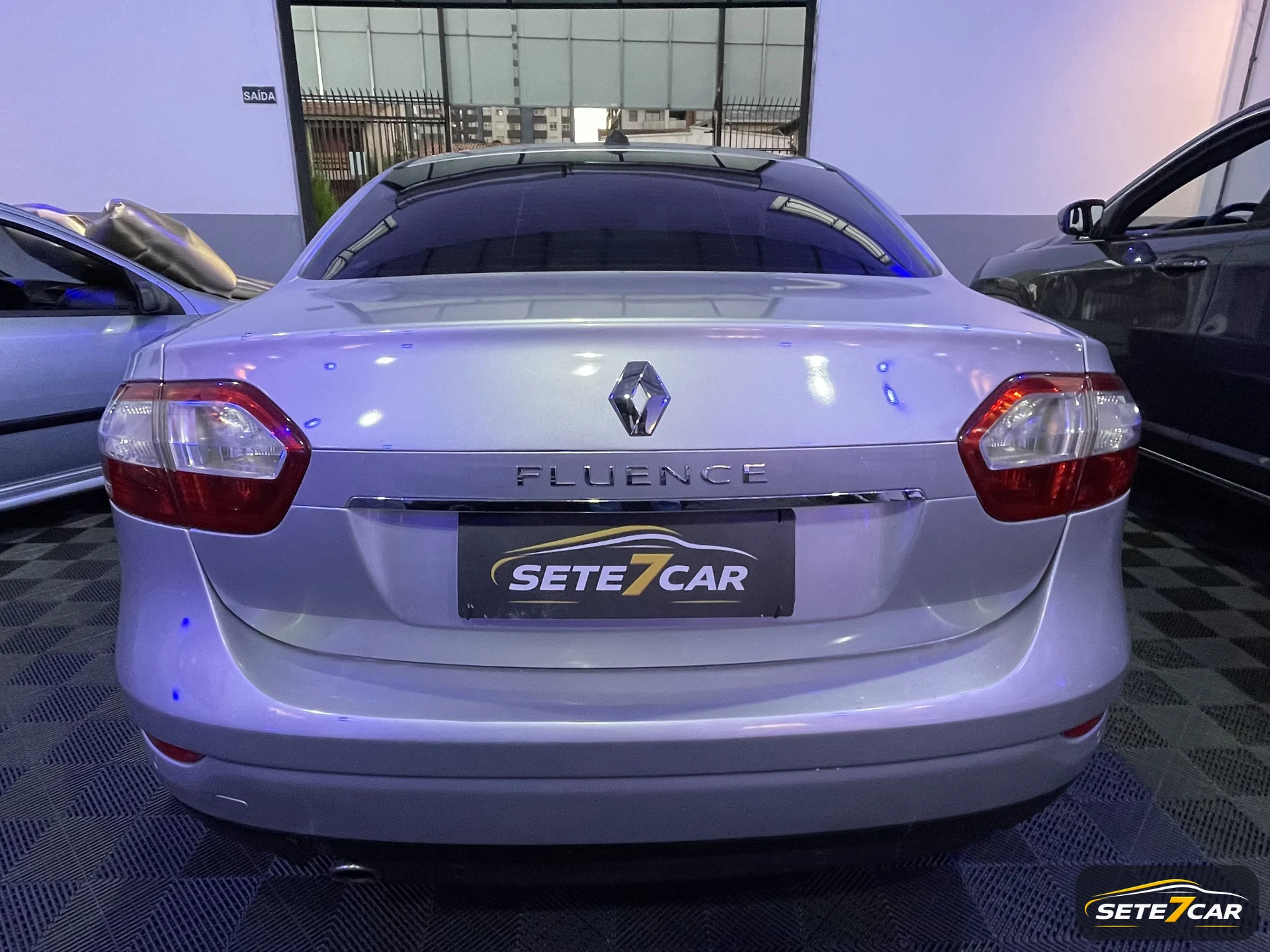 Renault FLUENCE Privilège 2011 prata — foto